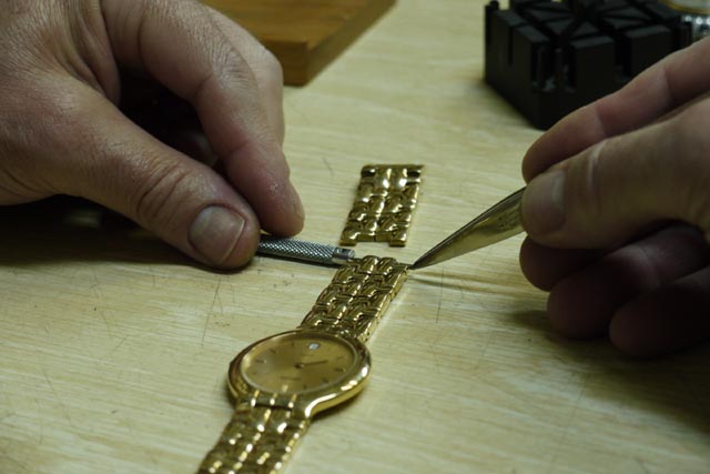 tensión completamente por supuesto Acortar la pulsera de un reloj | Reparación de relojes, blog
